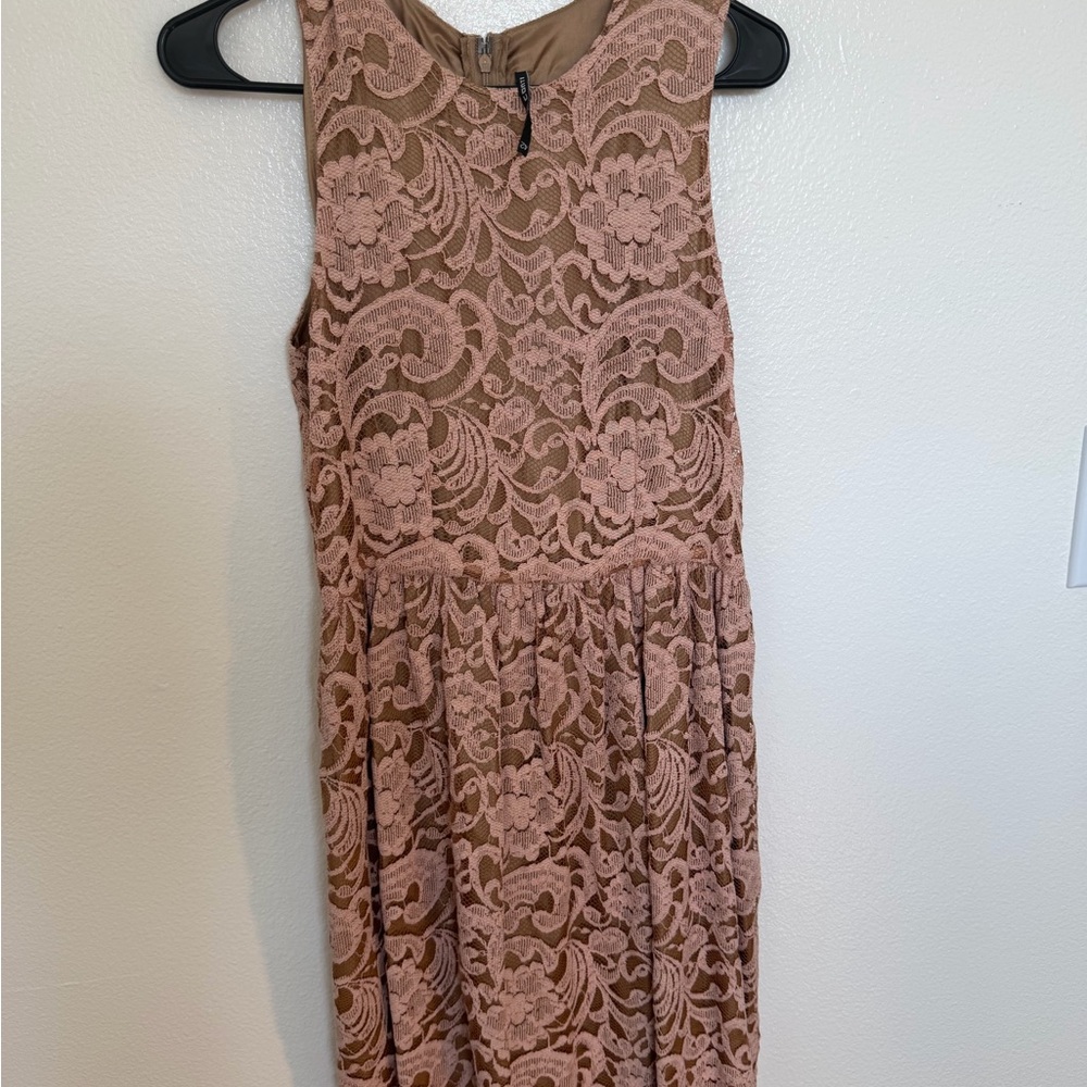 liviana conti Elegant Lace Sleeveless Dress - Pink